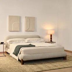 Bed Odina Bouclé, kleur Ecru/Walnoot