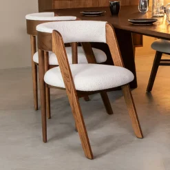 Eetkamerstoel Sasha Bouclé en walnoot eiken