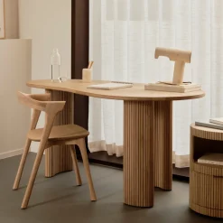 Organisch Bureau Boomerang Gevernist Eikenhout, 160 x 83cm, kleur Naturel