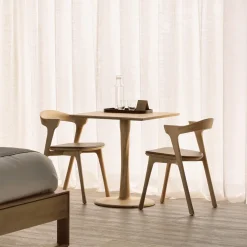 Vierkante Bistrotafel Torsion Gevernist Eikenhout, 70 x 70cm