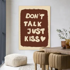 Wandkleed Just Kiss in maat en frame naar keuze