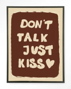 Wandkleed Just Kiss in maat en frame naar keuze