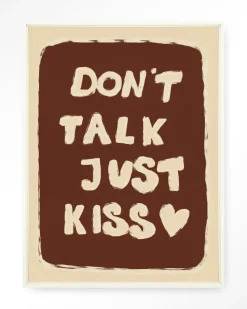 Wandkleed Just Kiss in maat en frame naar keuze