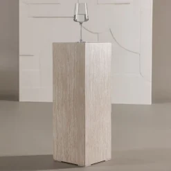 Zuil Nykole Travertin look